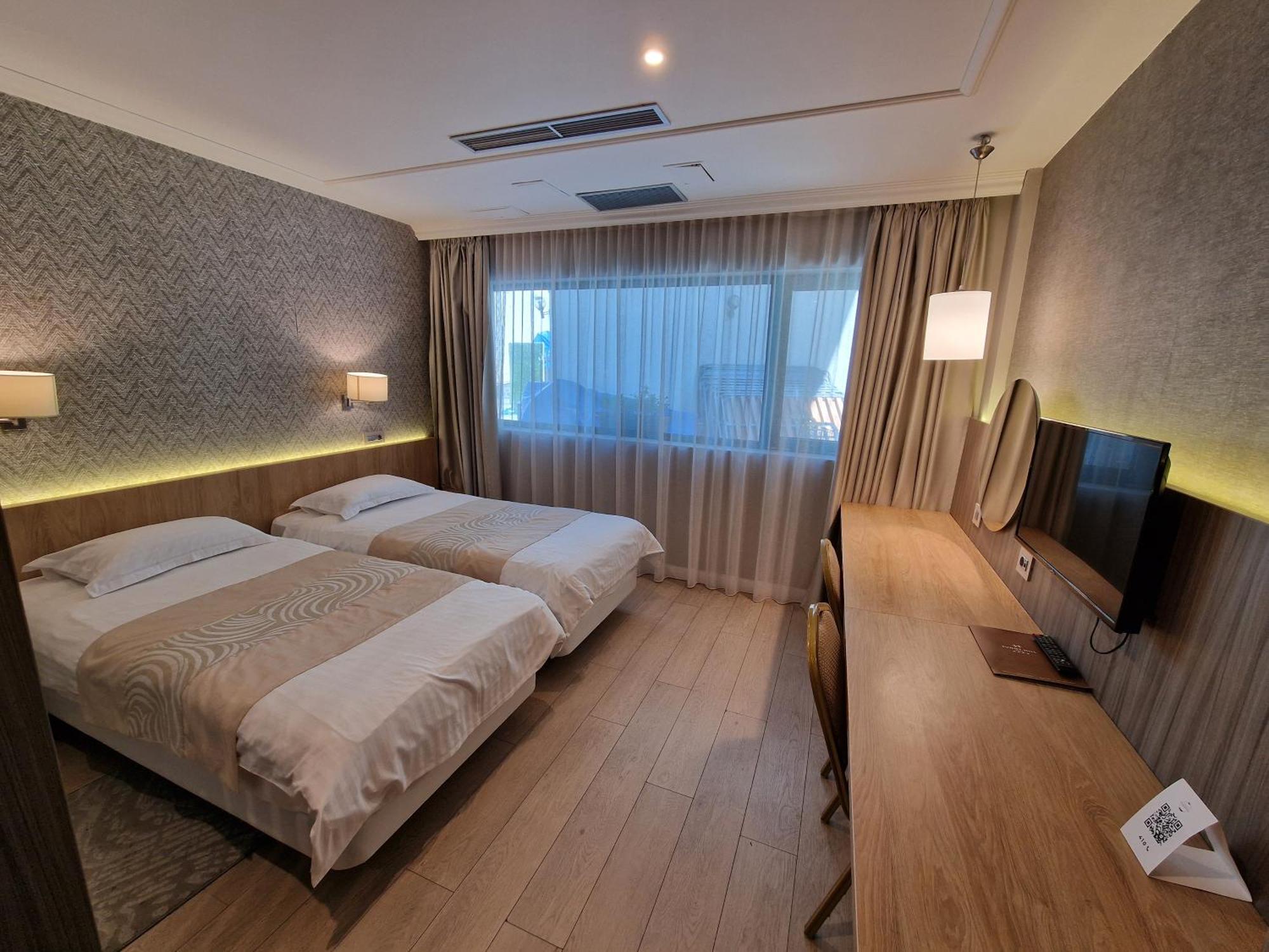 Hotel Sunny Hill Cluj Napoca Bagian luar foto