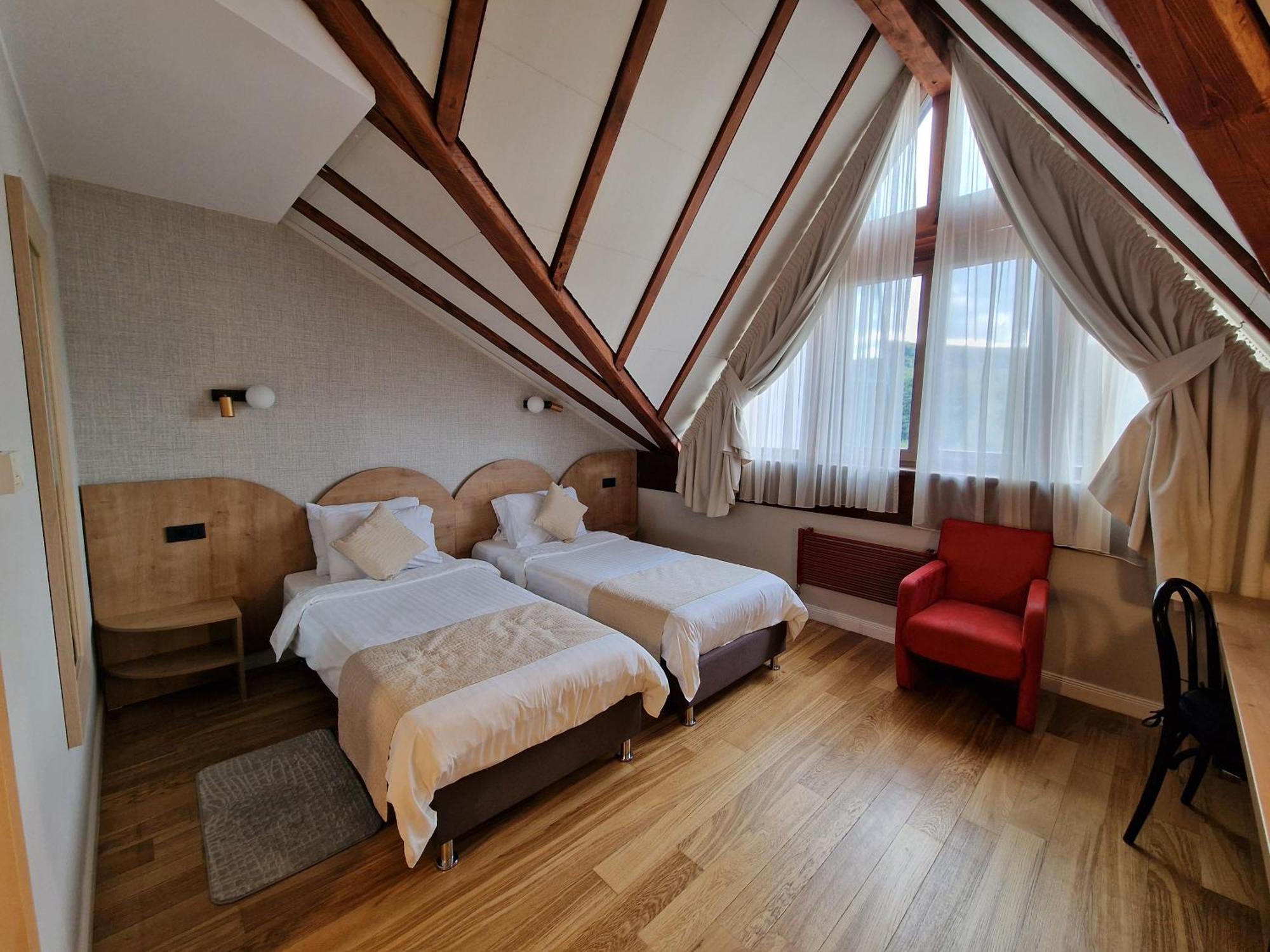 Hotel Sunny Hill Cluj Napoca Bagian luar foto
